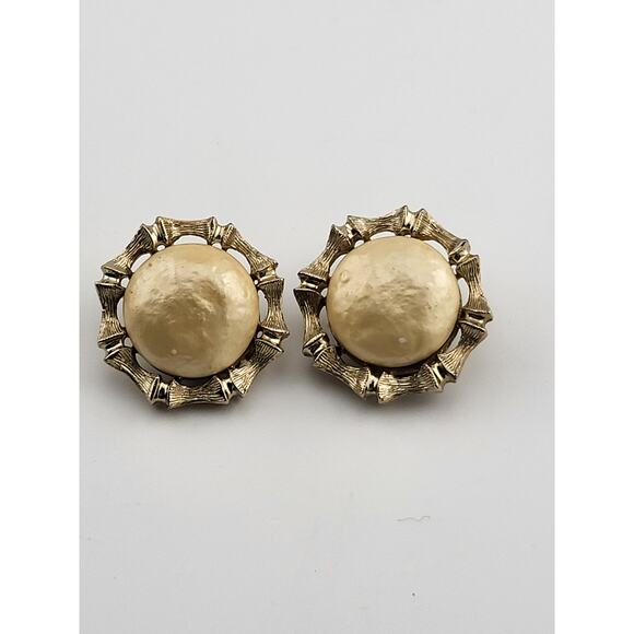 Vintage Bergere Gold Tone Clip On Earrings 1" Textured Round Dome - Picture 1 of 5